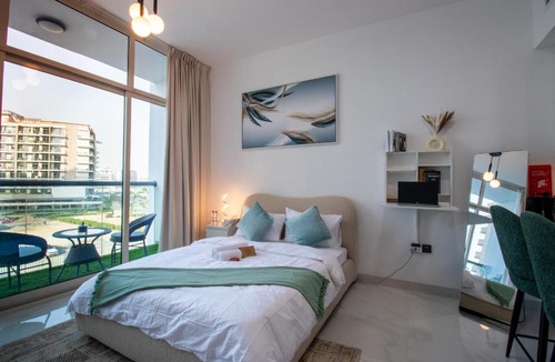 International City Apartment | Queen Bed, Full Kitchen, New Unit