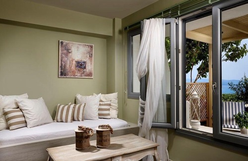 Maragas Villa | R 668 Luxurious Villa with Private Pool Sea Views Incl Breakfast