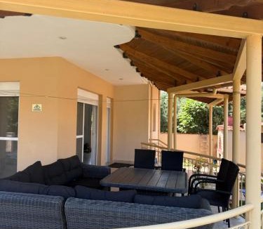 Paralia Ofryniou Apartment | Raffis villa
