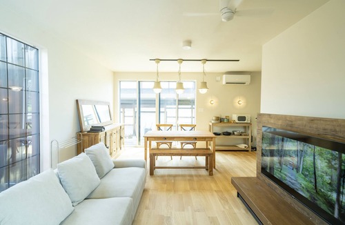 Iida House | raw