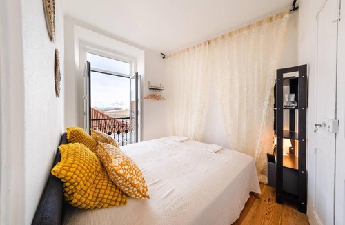 Santo Estevao Apartment | Riverfront Elegance 41BR Spacious Retreat