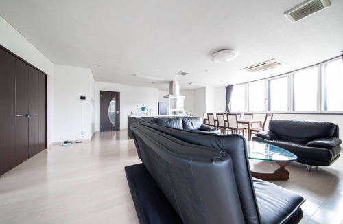 Toyohira House | ROADSIDE HOUSE