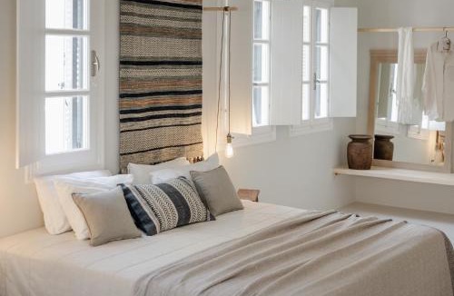 Monolithos Hotel | Scorpios Beach Santorini