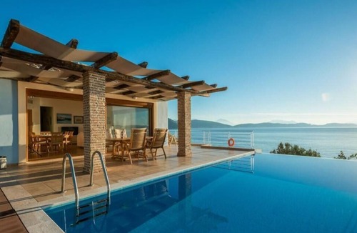 Evgiros Villa | Seafront 'Karavi Villa'; 270° views & sea access