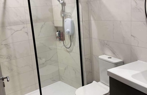 Galway Apartment | Seaside Hideaway by Grattan Beach (Parking Included)