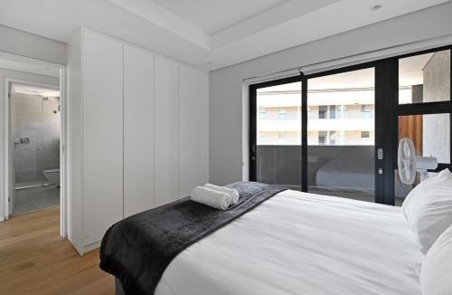 Three Anchor Bay Apartment | Secure 2Bed Green Point Retreat with Rooftop Pool & BBQ