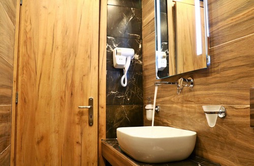 Adamas Hotel | Semiramis Hotel Deluxe Triple Room