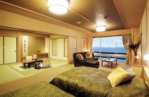 Nishiuracho House | shunkeiroman ginpaso