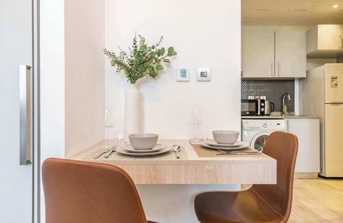 Bur Dubai Apartment | Silkhaus Stylish Studio | Burj Daman | DIFC
