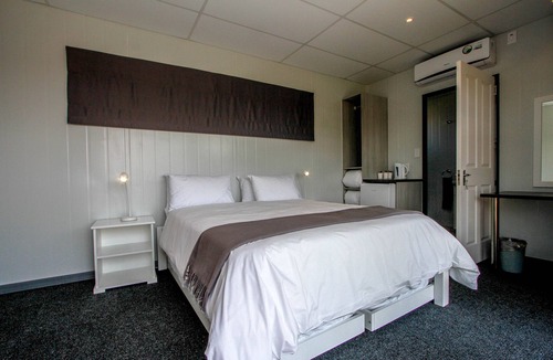 Upington Cabin | SleepOver Upington
