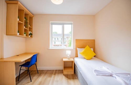 Limerick Apartment | Spacious Group Base - 4 Bed Central Limerick