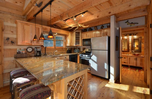 Seven Devils Cabin | 🍁Spacious Pvt 3-Level 2-Deck Cabin🍁2Grt Rm/2K/1Q/2Bunk🍁Updated🍁Mins to Boone