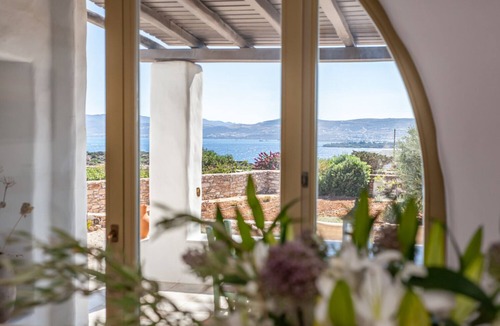 Nea Cryssi Akti Villa | Spacious Seaside Family Home with BBQ, private garden, wonderful sunset views!