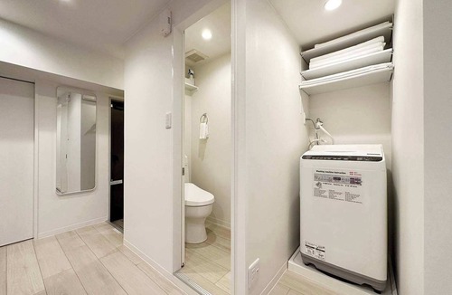 Naka Ward Apartment | Spacious Studio Apt in Vibrant Nakamachi Area
