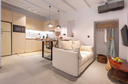 Tripiti House | Stema Suite 1