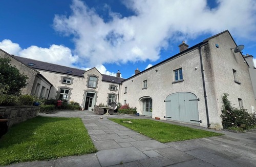 Sligo Apartment | Strandhill stables apartment with wood-fired sauna & king size bed