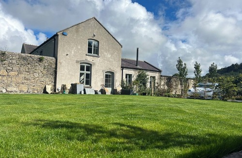 Sligo Apartment | Strandhill stables apartment with wood-fired sauna & king size bed