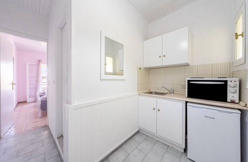 Roda Apartment | Studio 'Alexandros Studios 8' with Shared Pool, Wi-Fi and Air Conditioning
