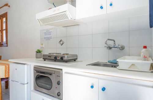 Pisses Apartment | Studio Apartment '1' with Sea View, Wi-Fi and Air Conditioning