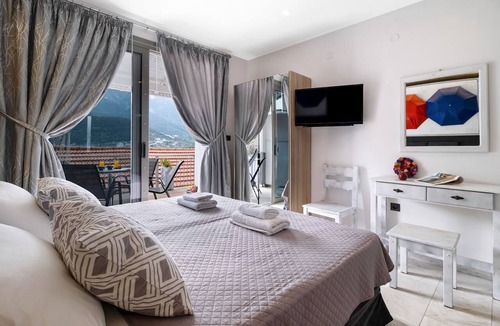 Geni Apartment | Studio Apartment "Chakalaka 3" with Sea View, Shared Pool & Wi-Fi