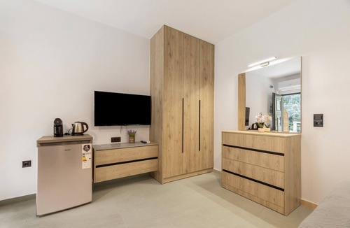 Vlicho Apartment | Studio Apartment 'Sokol Stone House 4' with Mountain View, Wi-Fi and Air Conditioning