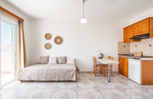 Amoopi Apartment | Studio Apartment 'Studios Fokia Beach 3' with Sea View, Wi-Fi and Air Conditioning