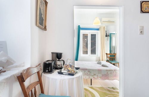 Kea Apartment | Studio Apartment 'The Castle Kea' with Mountain View, Wi-Fi and Air Conditioning