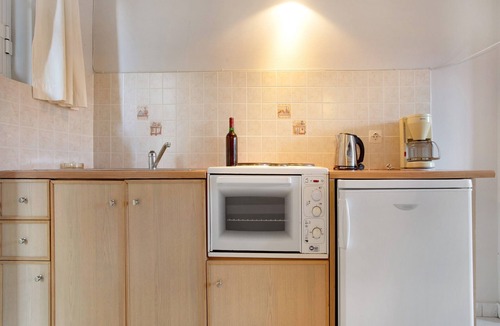 Limni Keri Apartment | Studio "Dolphin Studio Sea View 10" with Private Balcony, Shared Garden & Wi-Fi