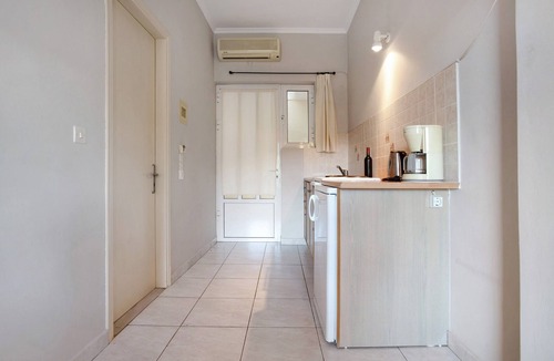 Limni Keri Apartment | Studio "Dolphin Studio 3" with Private Balcony, Shared Garden & Wi-Fi