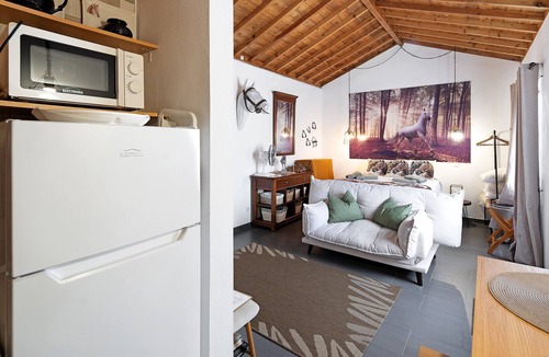 Angra do Heroismo Apartment | Studio 'Quinta do Malhinha' with Mountain View, Shared Terrace and Wi-Fi