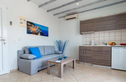 Potos Apartment | Studios River - Potos Poolside Apartment with View