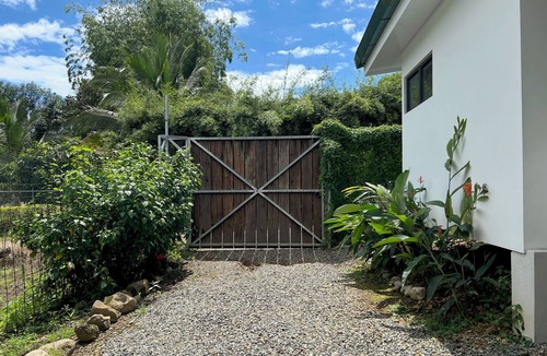 Ciudad Cortes House | Stunning 2BR Home with Fast WiFi & AC – Mountain Views & Lush Nature, Ojochal