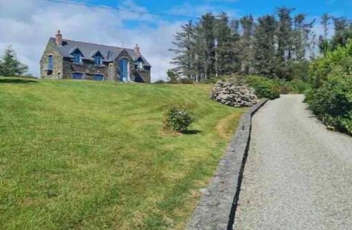 Schull House | Stunning Coastal hideaway in West Cork, sea view, perfect for hikers
