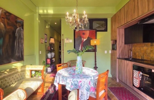 Cape Town City Centre Apartment | Stylish decorated and well positioned apartment in historical art deco building