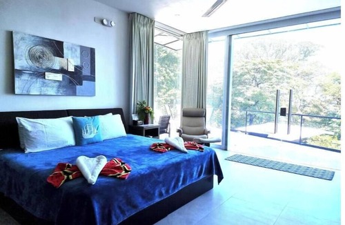 Manuel Antonio Hotel | Suite 1 - 4 Hotel VOS 4 Pool Level Suites