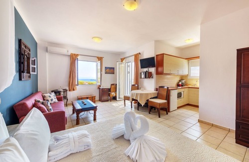 Azolimnos House | Sunrise Beach Suites