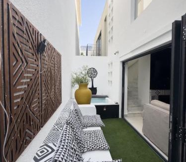 Three Anchor Bay House | Sunset Oasis 4Bed 3Bath in Sea Point - Hot Tub