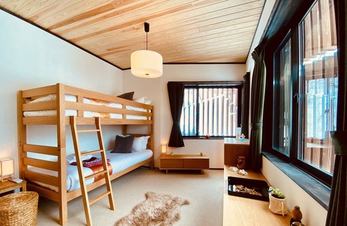 Madarao Mountain Resort House | Tani5 sleepsprivate openair bathself catered 8seater carprivate kitchenmoutain view / Iiyama Nagano