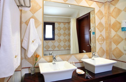 Nikiana Hotel | Tesoro Hotel