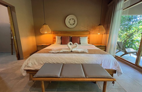Manuel Antonio Resort | The Falls by Lalibela