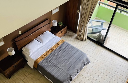 Pavas Bed & Breakfast | The Rainier Bed & Breakfast