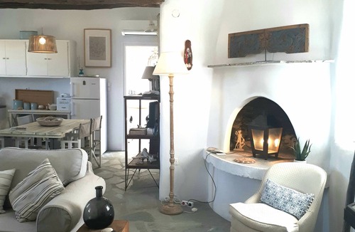 Pounta House | THE WHITE HOUSE: exact white point to explore island Paros
