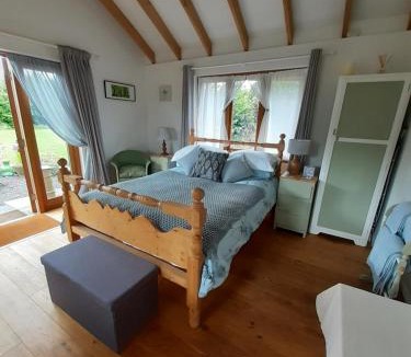 Sidlesham Bed & Breakfast | Three Oaks Nursery