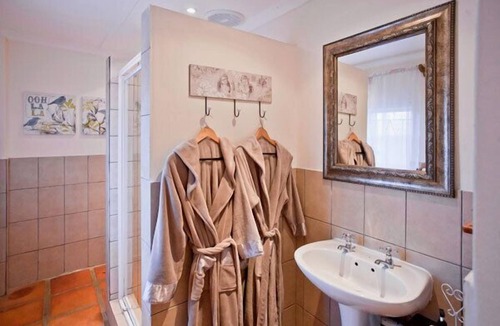 Oudtshoorn House | Thylitshia Villa