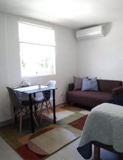 Santa Maria dos Olivais Apartment | Tomarhousing - Studio
