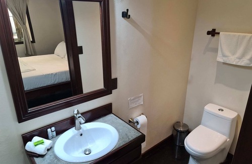 Dominical Hotel | Tortuguero Queen Room at Hona Beach Hotel
