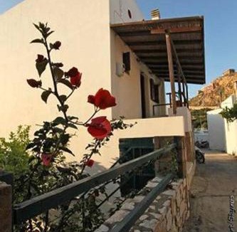 Skyros Town Apartment | Traditional studio
