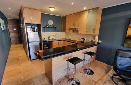 Eikenbosch Apartment | Tranquil Executive Apartment with Lake Views in Cape Town