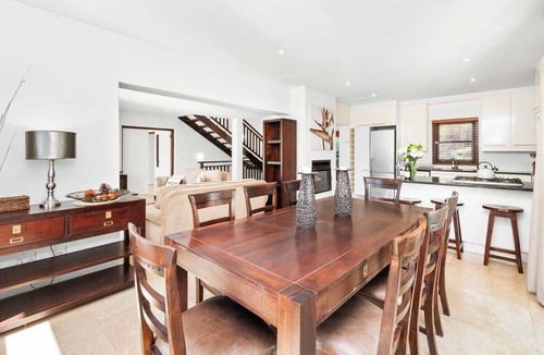 Constantia House | Tranquil Mountain Retreat with Pool & Hot Tub