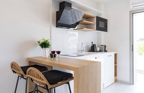 Perama House | V Luxury Suites